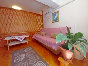 Comfortable apartment near the sea the city center and a nature park